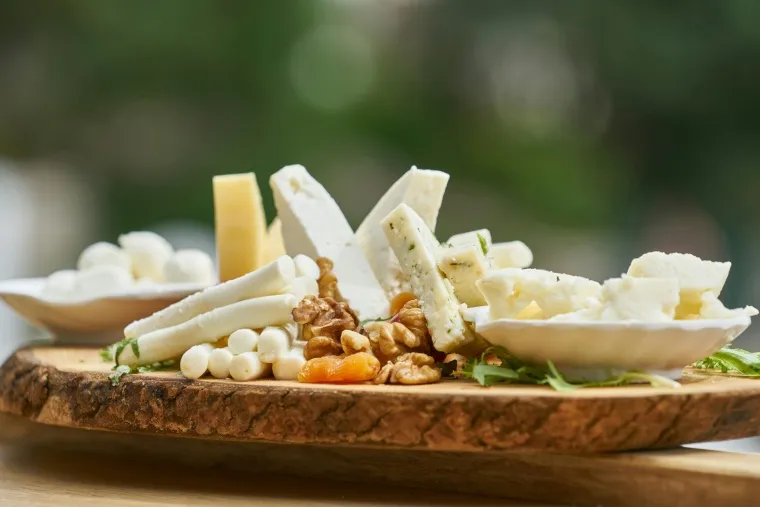 Мясо по-французски с сыром моцарелла, рисом и капустой Мясо по-французски с сыром моцарелла, рисом и капустой