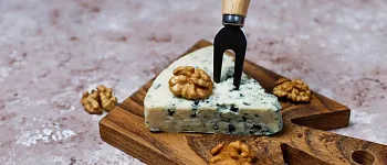 Как есть сыр с плесенью: советы по подаче и сочетанию с другими продуктами